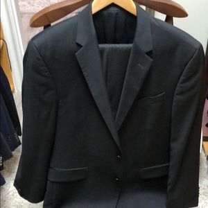 Kenneth Cole Men’s Wool Suit Good Condition